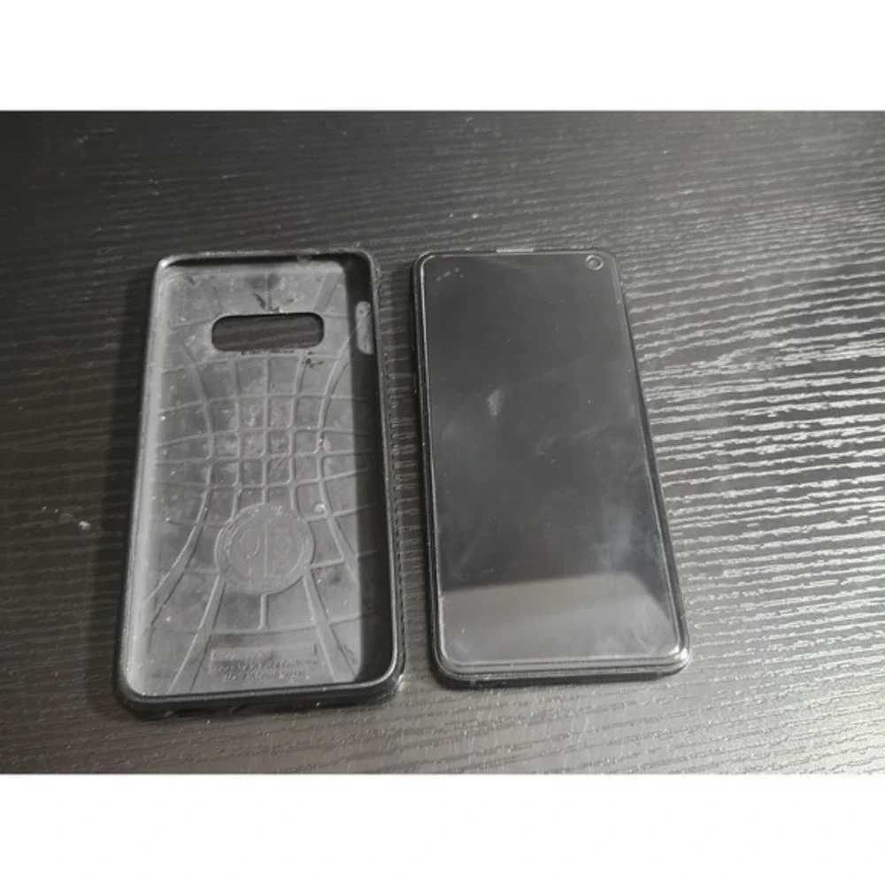 Samsung Galaxy S10e Black Android Smartphone with Spigen Case